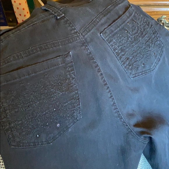 GLORIA VANDERBILT Amanda Black Jeans - Picture 9 of 11